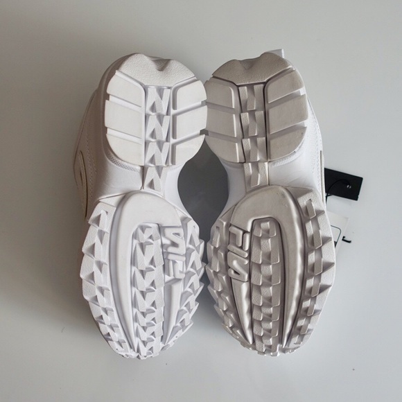 Urban Outfitters x FILA Disruptor II Sneaker - Picture 6 of 8